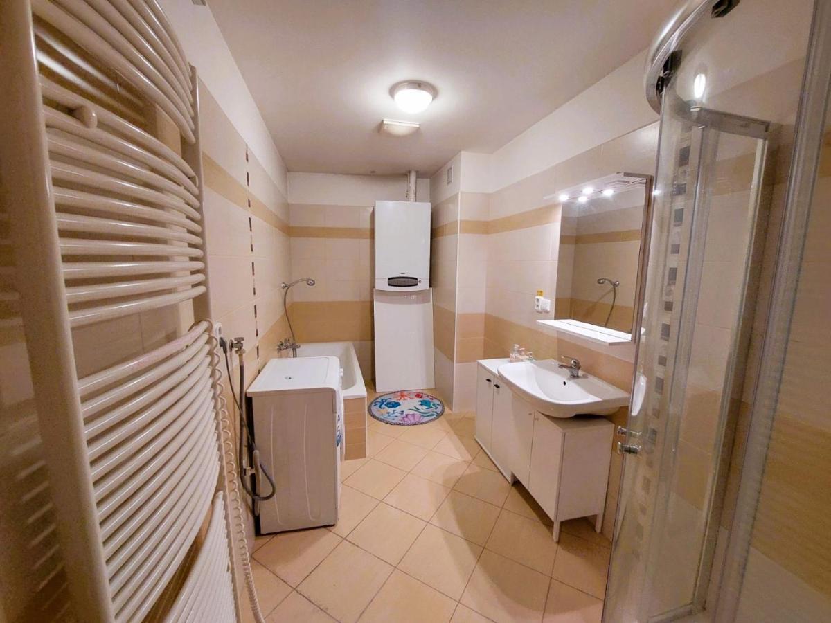 Prostorny Byt V Centru 3 Kk 80 M2 Hradec Králové Extérieur photo