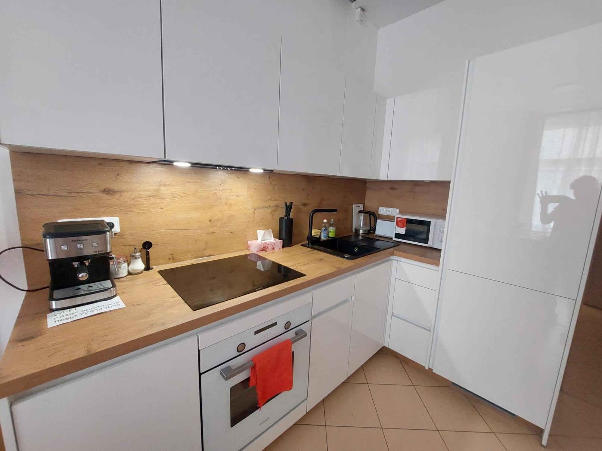 Prostorny Byt V Centru 3 Kk 80 M2 Hradec Králové Extérieur photo