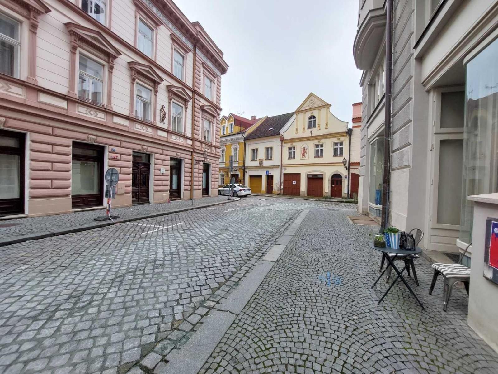 Prostorny Byt V Centru 3 Kk 80 M2 Hradec Králové Extérieur photo