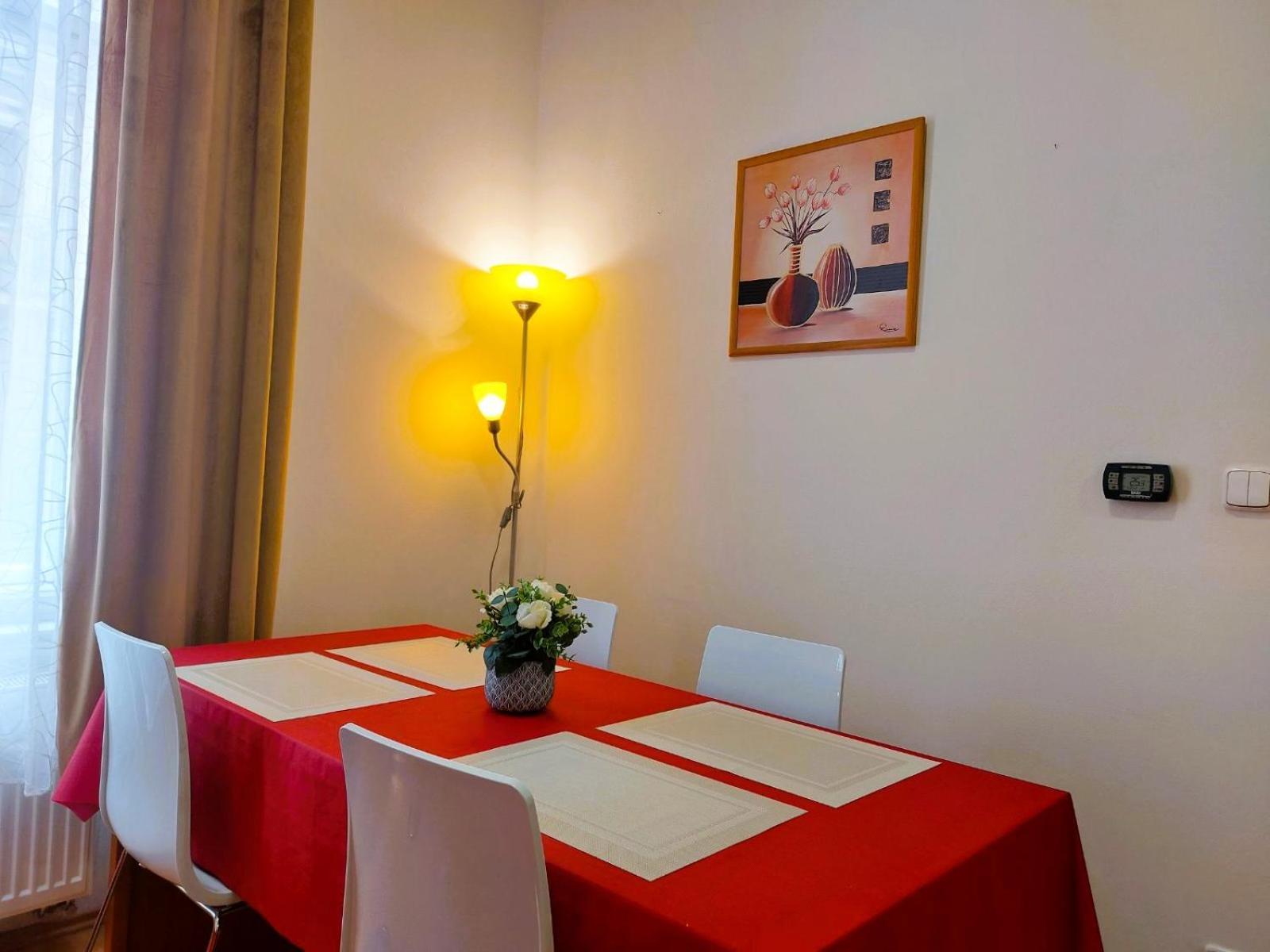 Prostorny Byt V Centru 3 Kk 80 M2 Hradec Králové Extérieur photo