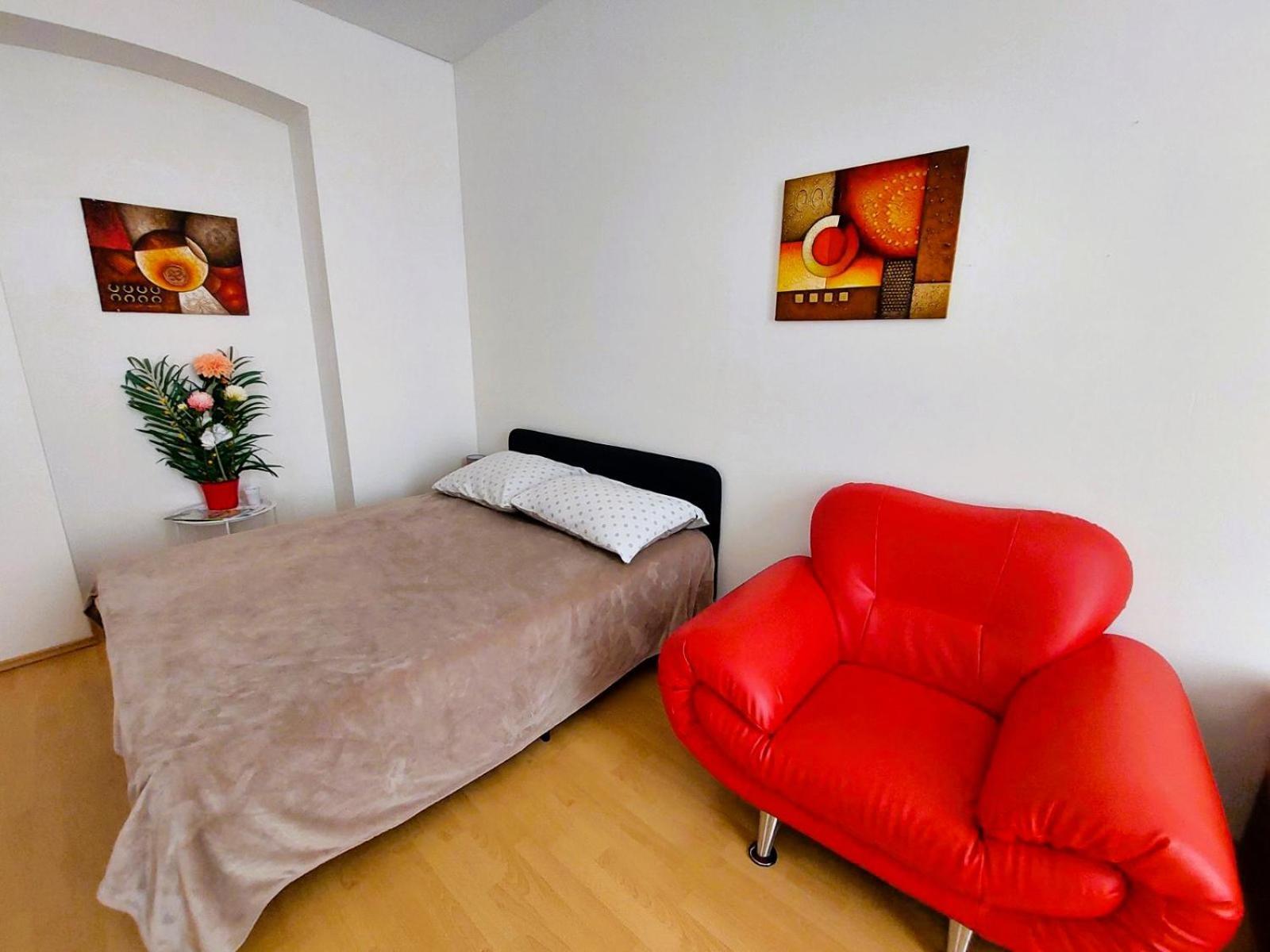 Prostorny Byt V Centru 3 Kk 80 M2 Hradec Králové Extérieur photo