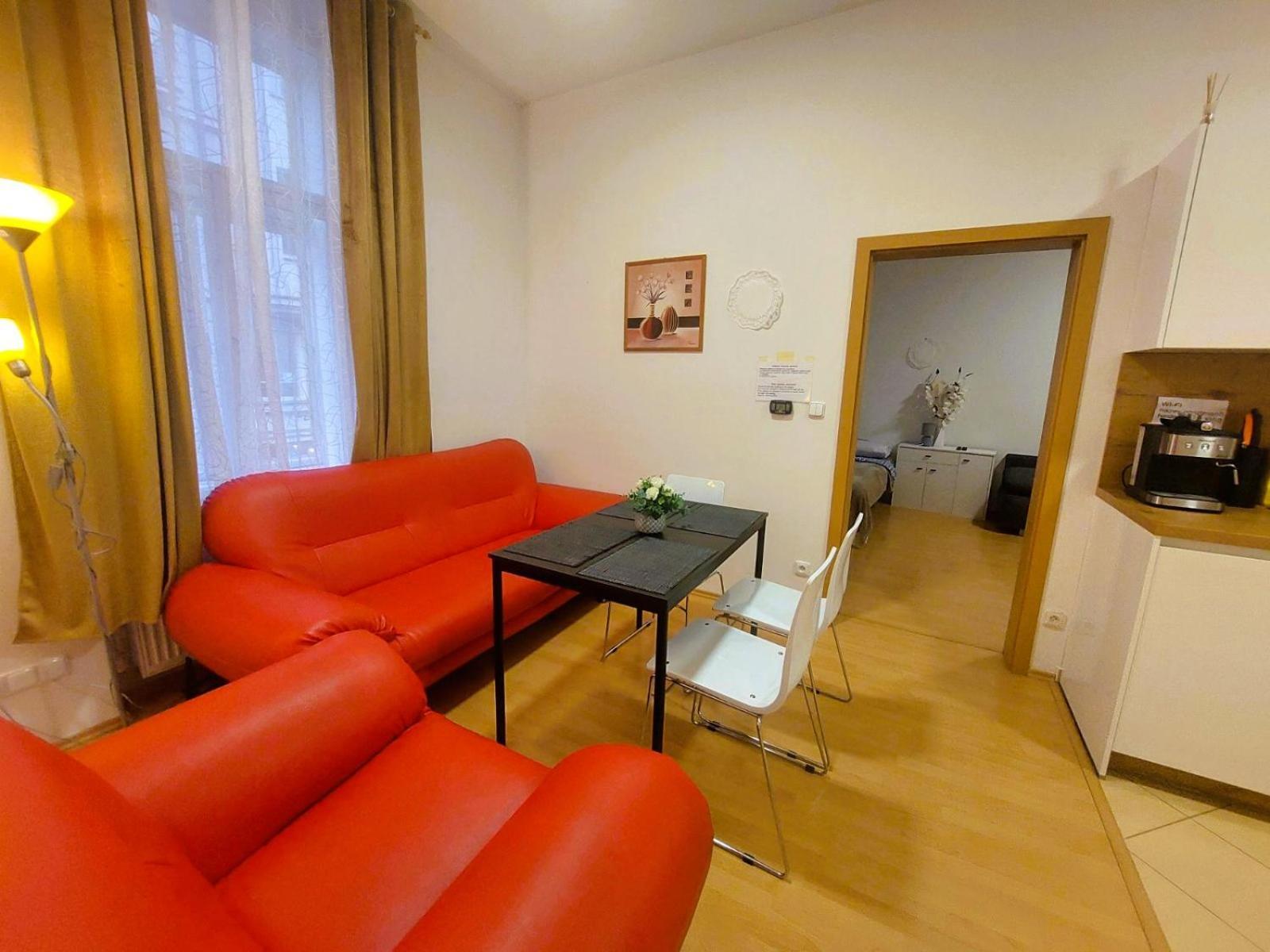 Prostorny Byt V Centru 3 Kk 80 M2 Hradec Králové Extérieur photo